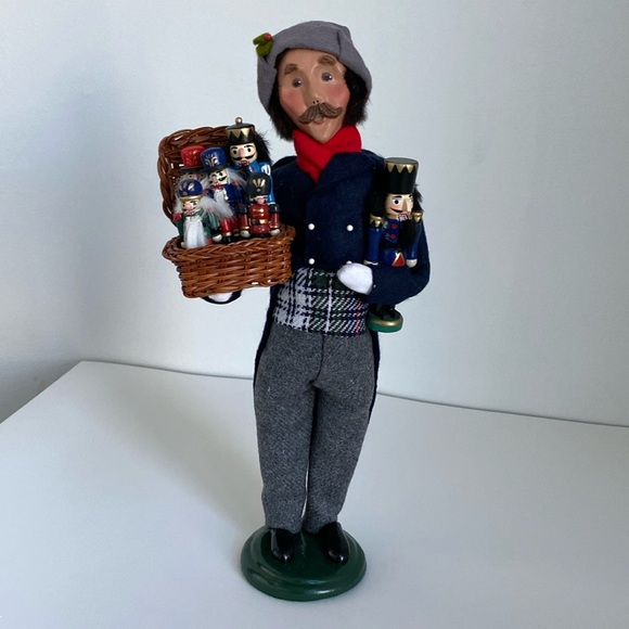 Byers' Choice Christmas Nutcracker Vendor - Picture 2 of 8